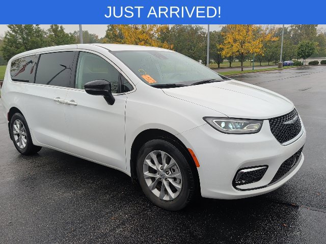 Used 2024 Chrysler Pacifica Touring-L AWD/4WD image 1