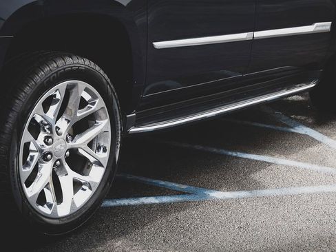 Used 2017 Cadillac Escalade ESV Luxury image 10