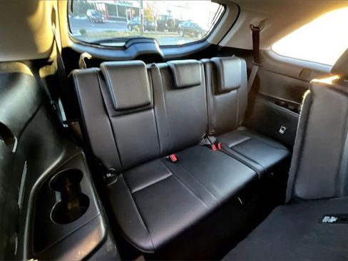 Used 2019 Toyota Highlander XLE image 26