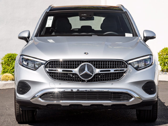 Used 2026 Mercedes-Benz GLC 300 image 3