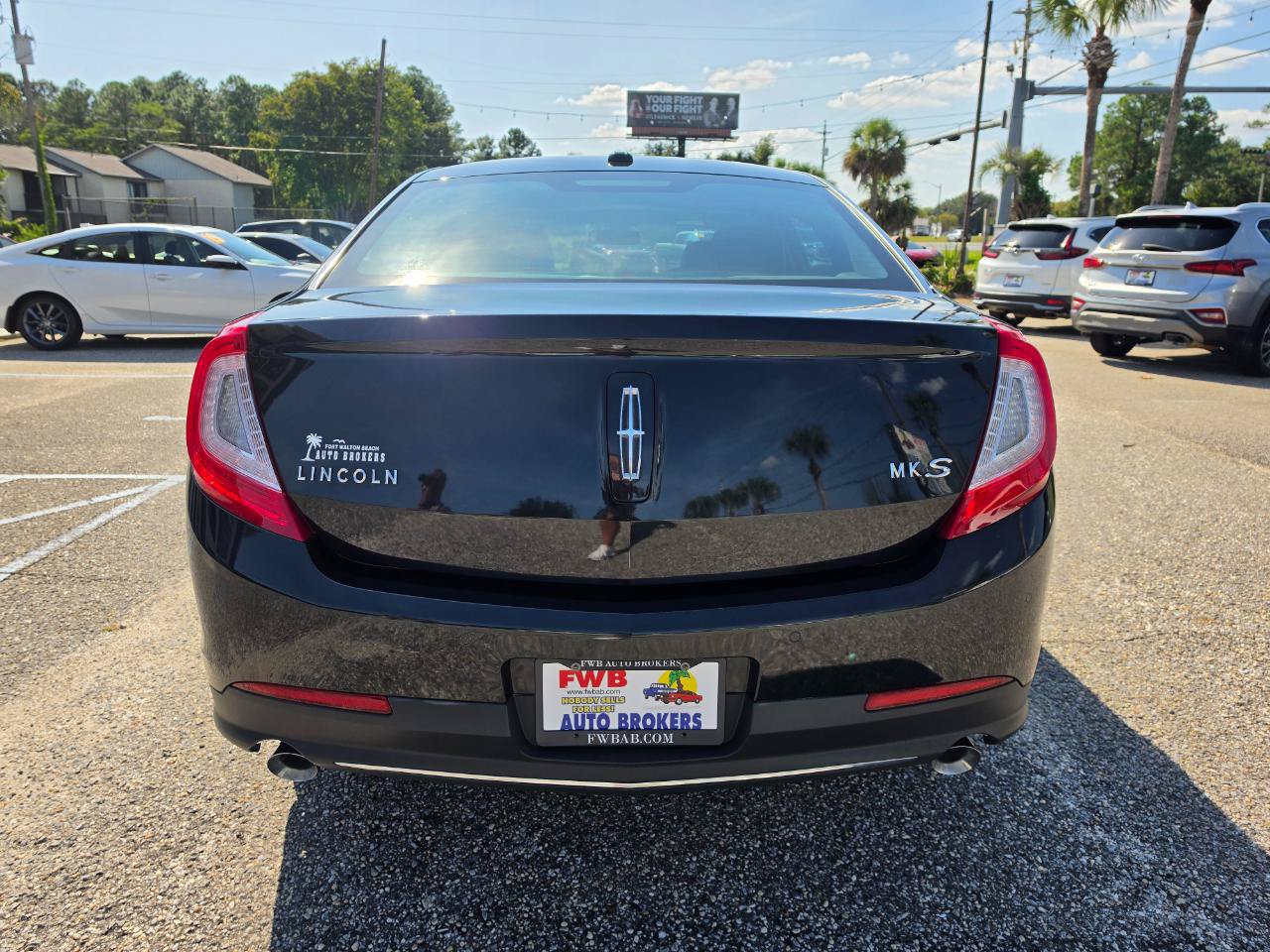 Used 2013 Lincoln MKS FWD image 4