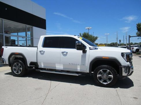 Used 2025 GMC Sierra 2500 SLE AWD/4WD image 2