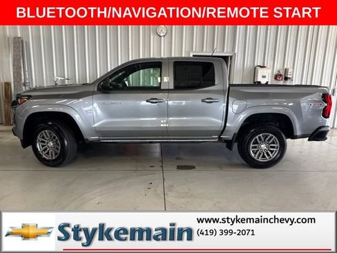 Used 2025 Chevrolet Colorado LT w/ Advanced Trailering Package AWD/4WD image 2