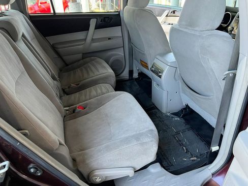 Used 2012 Toyota Highlander FWD image 11