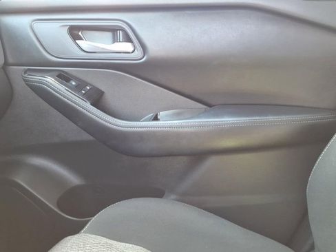 Used 2025 Nissan Rogue SV FWD image 23