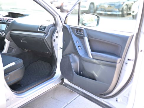 Used 2017 Subaru Forester 2.5i w/ Alloy Wheel Package image 13