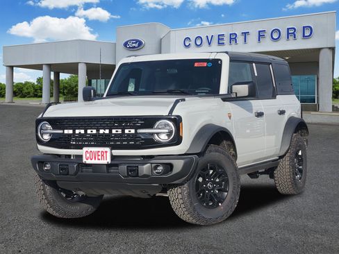 New 2026 Ford Bronco Badlands w/ Black Appearance Package AWD/4WD image 1