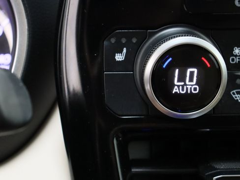 Used 2022 Toyota Highlander XLE AWD/4WD image 22