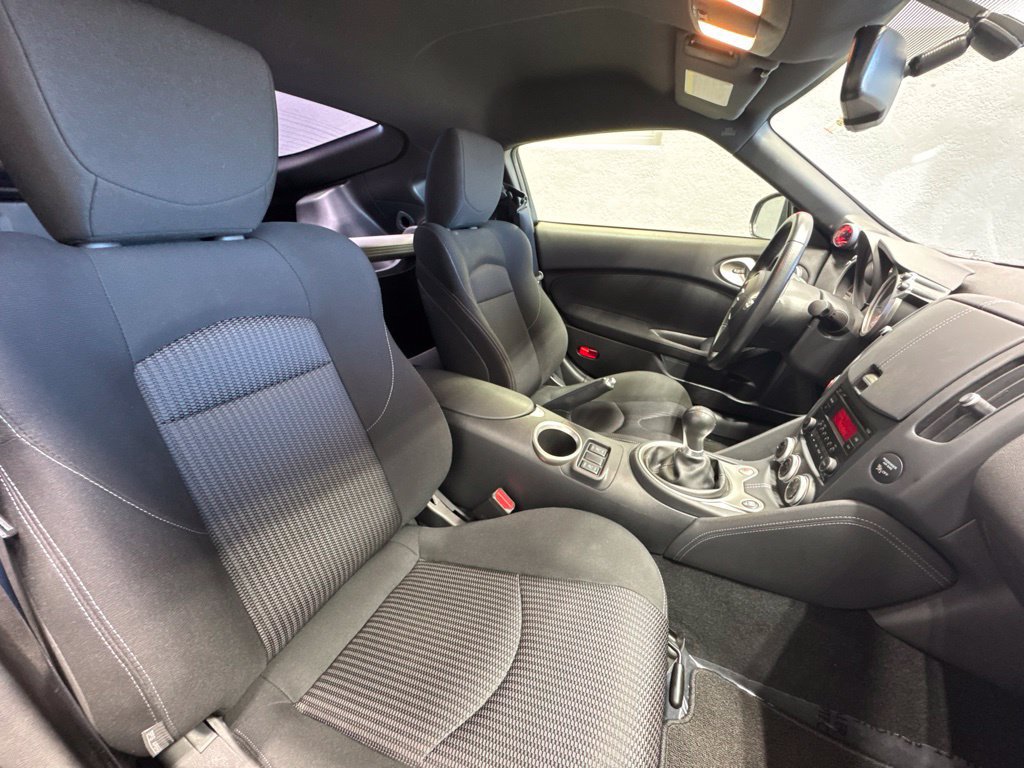 Used 2016 Nissan 370Z Coupe RWD image 24