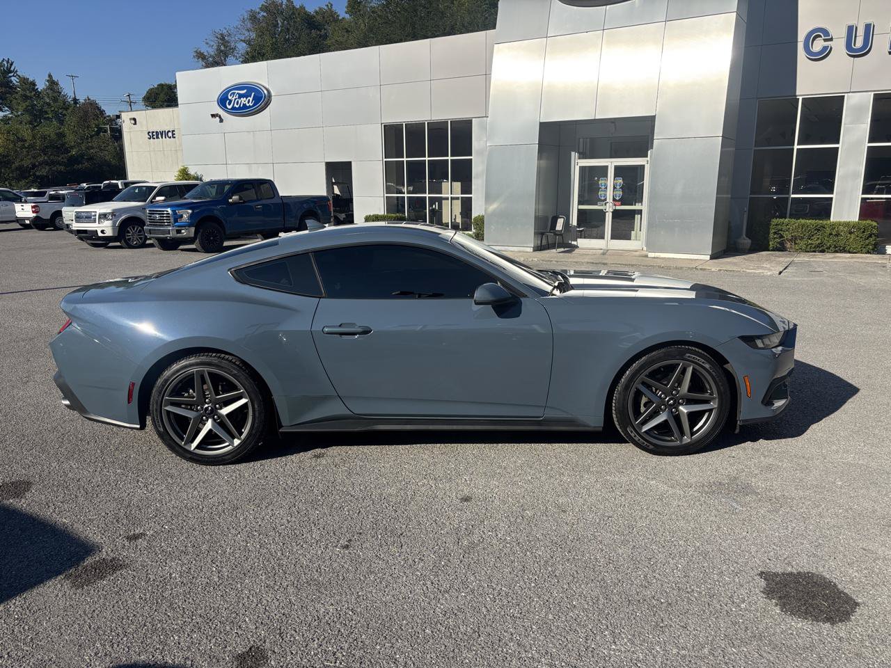 Used 2025 Ford Mustang Coupe RWD image 4
