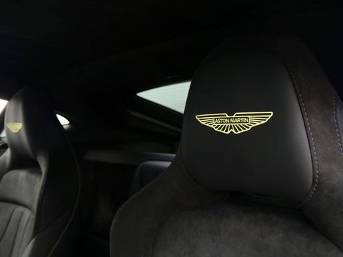 Used 2025 Aston Martin V8 Vantage Coupe image 25