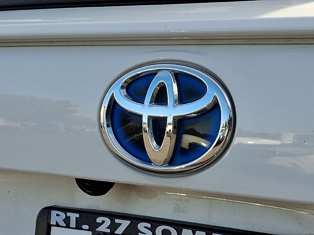 Used 2019 Toyota RAV4 LE w/ Carpet Mat Package AWD/4WD image 32