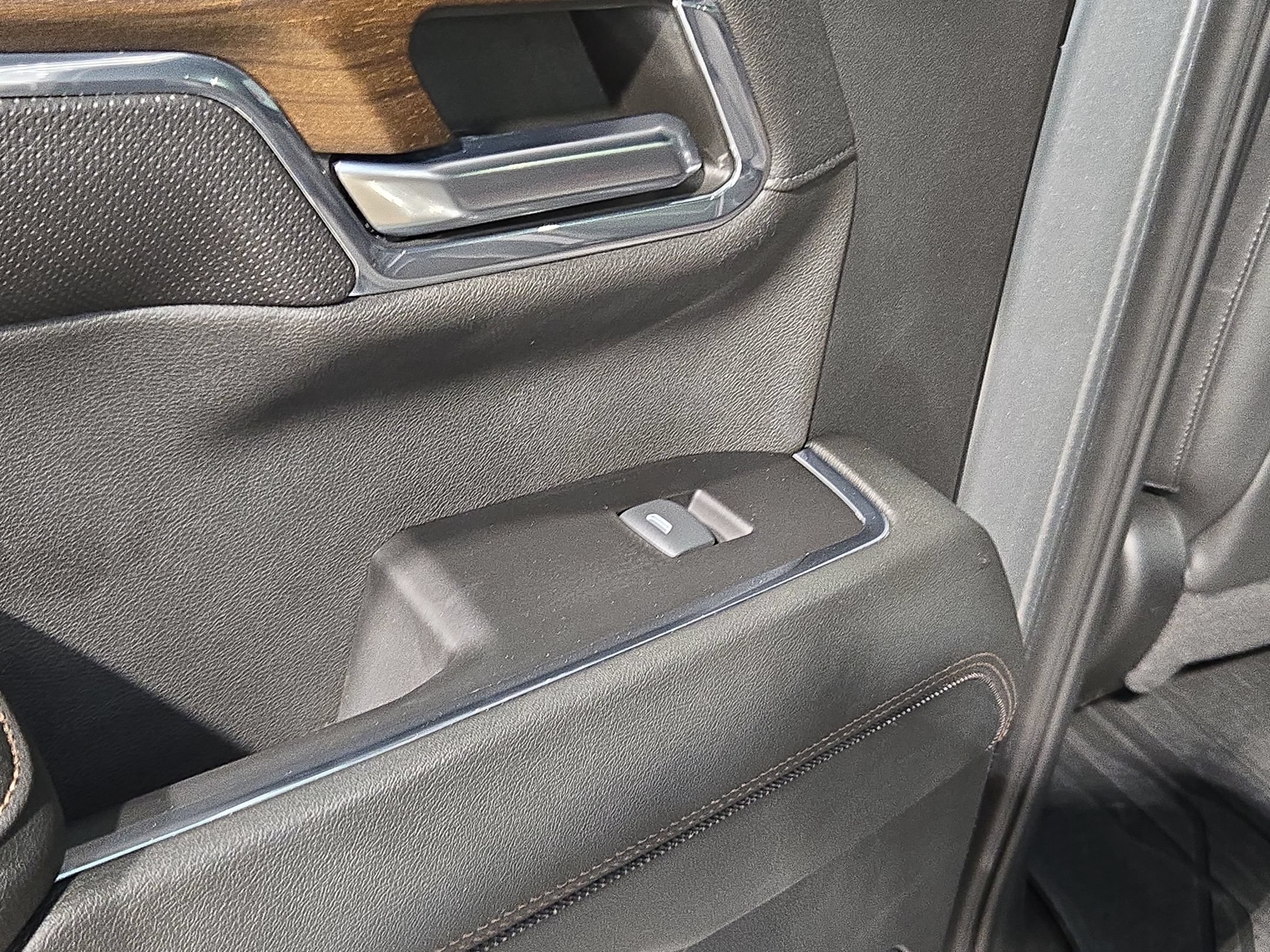 Used 2024 Chevrolet Silverado 1500 High Country w/ High Country Premium Package AWD/4WD image 35