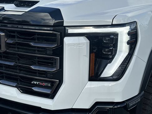 Used 2025 GMC Sierra 2500 AT4X AWD/4WD image 11