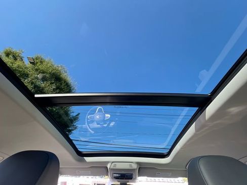 New 2025 Volkswagen Tiguan SE image 21