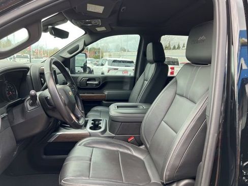 Used 2022 Chevrolet Silverado 3500 High Country image 34