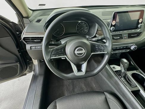 Used 2024 Nissan Altima 2.5 SV FWD image 14