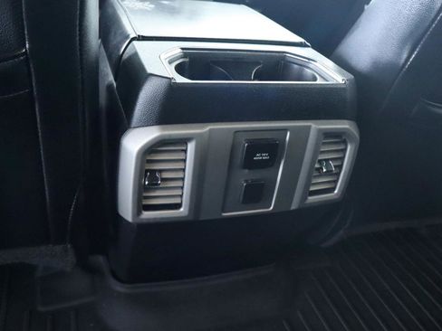 Used 2015 Ford F150 Lariat image 31