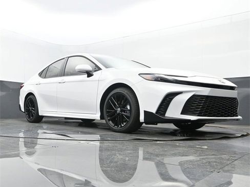 New 2026 Toyota Camry SE image 23