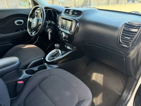 Used 2019 Kia Soul w/ Convenience Package FWD image 11