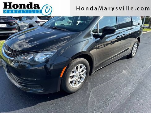 Used 2017 Chrysler Pacifica Touring FWD image 1