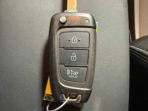 Used 2023 Hyundai Venue SEL image 21