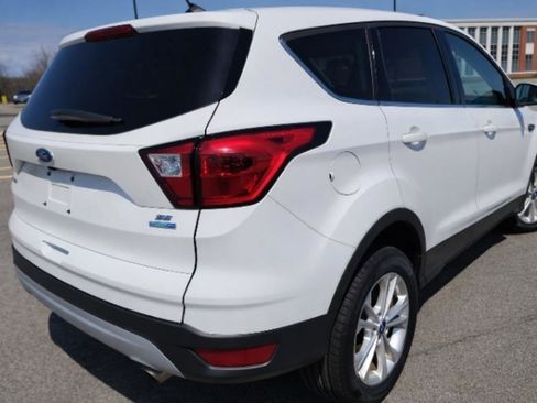 Used 2019 Ford Escape SE image 5
