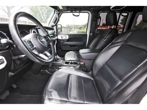 Used 2020 Jeep Wrangler Unlimited Sahara AWD/4WD image 15