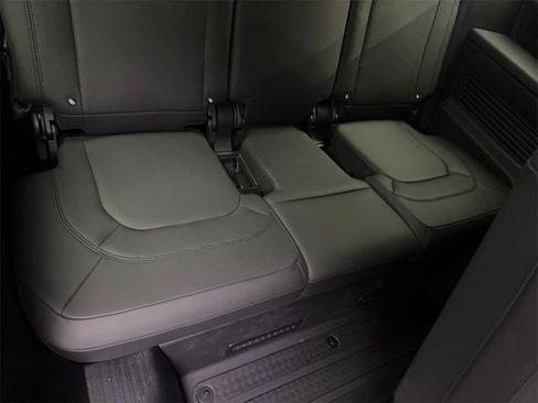 Used 2023 Land Rover Defender 130 X-Dynamic SE image 41