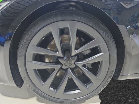 Used 2022 Tesla Model S image 9