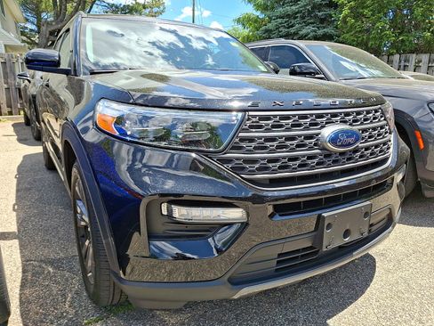 Used 2023 Ford Explorer XLT w/ Equipment Group 202A AWD/4WD image 3
