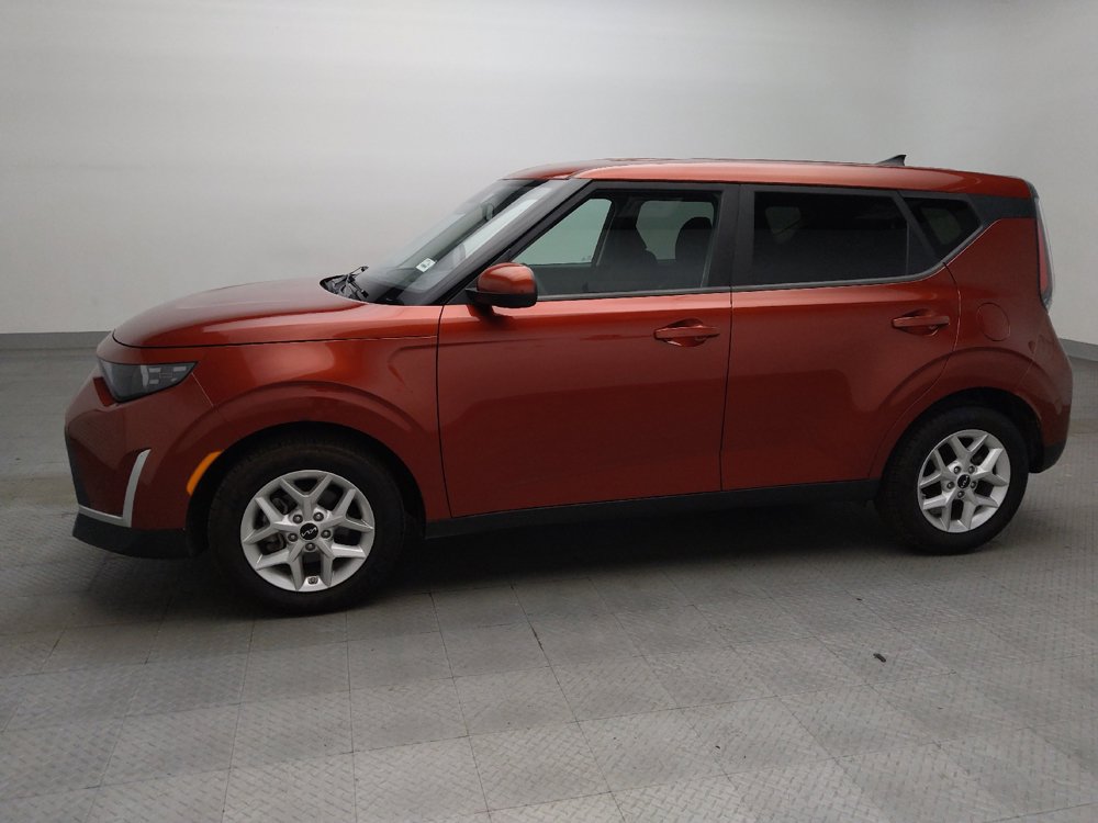 Used 2023 Kia Soul LX w/ LX Technology Package FWD image 2