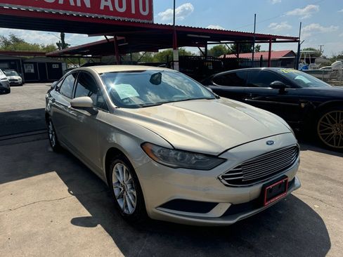 Used 2017 Ford Fusion SE w/ Fusion SE Technology Package image 23