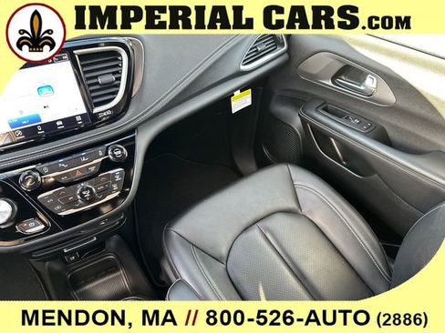 New 2026 Chrysler Pacifica Select image 18