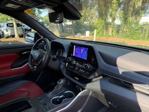 Used 2023 Toyota Highlander XSE FWD image 44