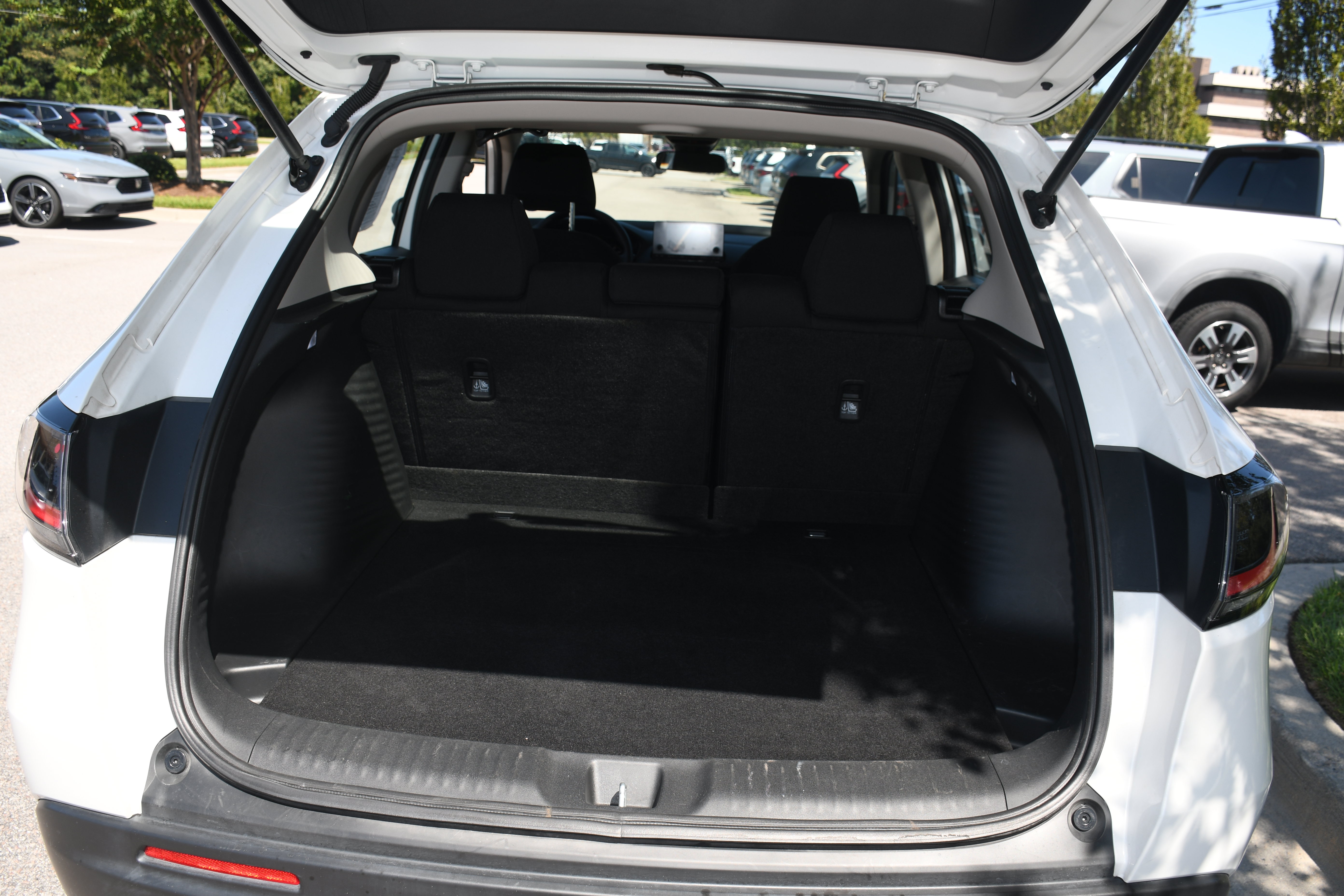 Used 2025 Honda HR-V LX image 16