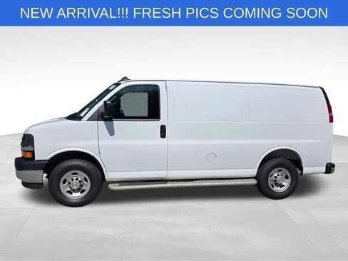 Used 2025 Chevrolet Express 2500 w/ Driver Convenience Package RWD image 3