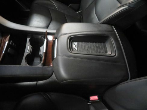 Used 2018 Cadillac Escalade Luxury AWD/4WD image 52
