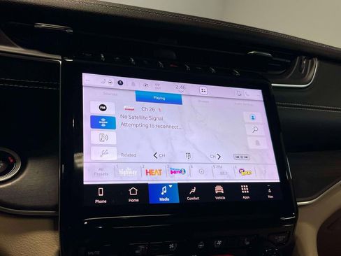 Used 2023 Jeep Grand Cherokee Limited w/ Luxury Tech Group II image 30