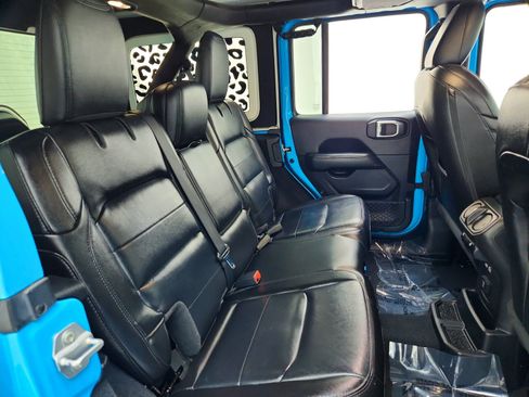 Used 2021 Jeep Wrangler Unlimited Sahara AWD/4WD image 31