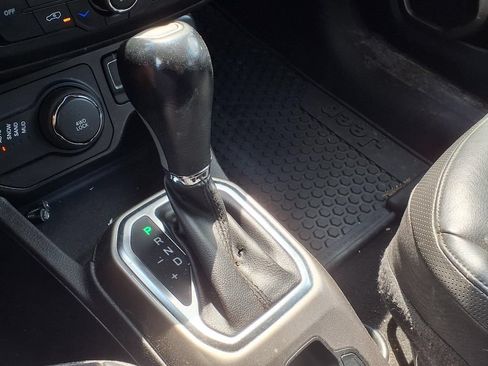 Used 2022 Jeep Renegade Limited AWD/4WD image 25