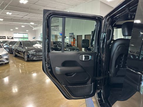 Used 2023 Jeep Gladiator Mojave w/ LED Lighting Group AWD/4WD image 32