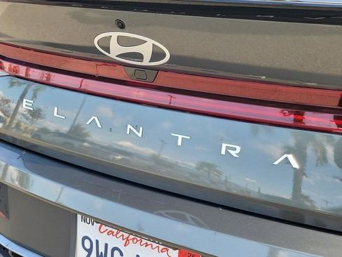 Certified 2025 Hyundai Elantra SEL FWD image 28