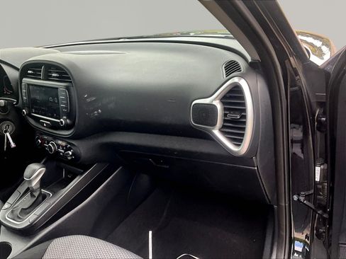 Used 2023 Kia Soul LX w/ LX Technology Package FWD image 25