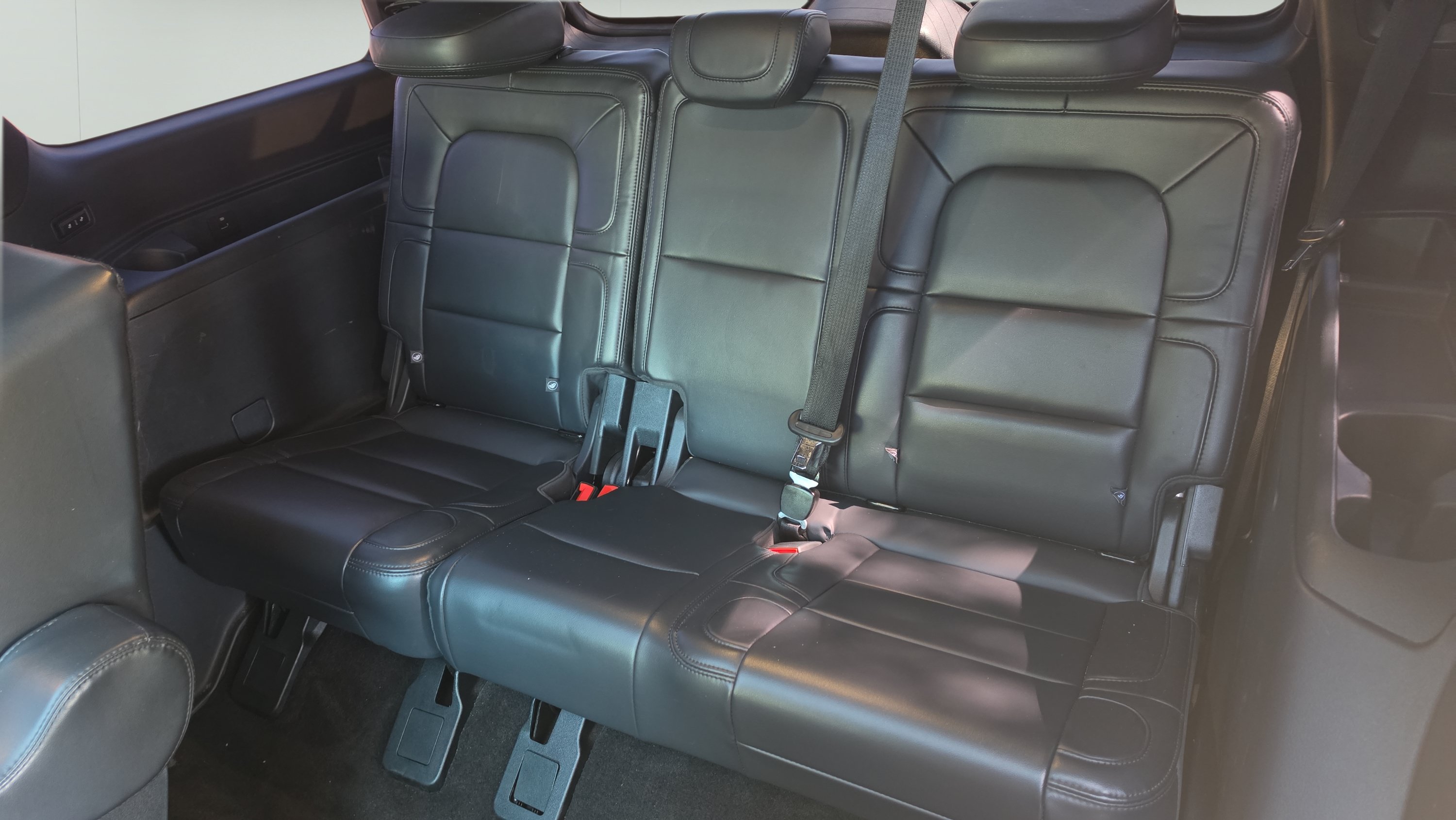 Used 2024 Lincoln Navigator Premiere AWD/4WD image 22