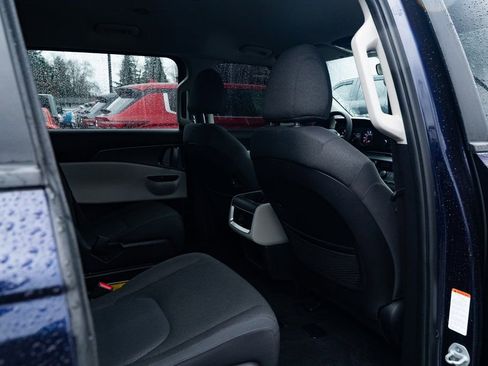 Used 2024 Kia Carnival LX FWD image 23