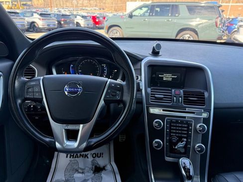 Used 2016 Volvo XC60 T6 R-Design image 21