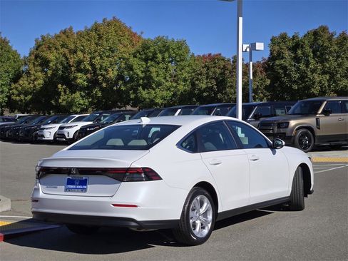 New 2025 Honda Accord LX image 4