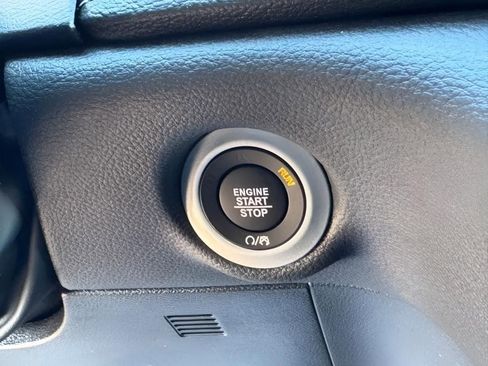 New 2025 Chrysler Pacifica Select image 10