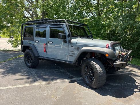 Used 2015 Jeep Wrangler Unlimited Sport w/ Connectivity Group AWD/4WD image 1